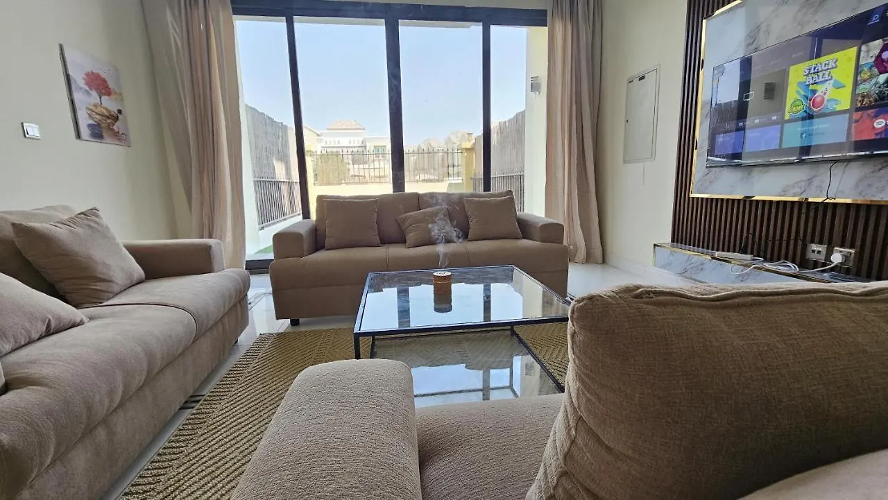 Elegant 2-Bed Villa + Hall, G+1 Dubaj